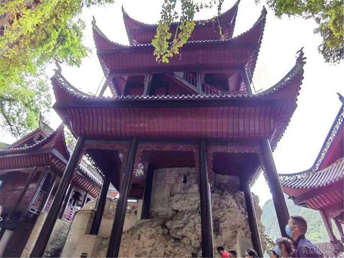 名记:曼联有意本月收购阿贾克斯新星!皇马签小将德莱昂已达协议